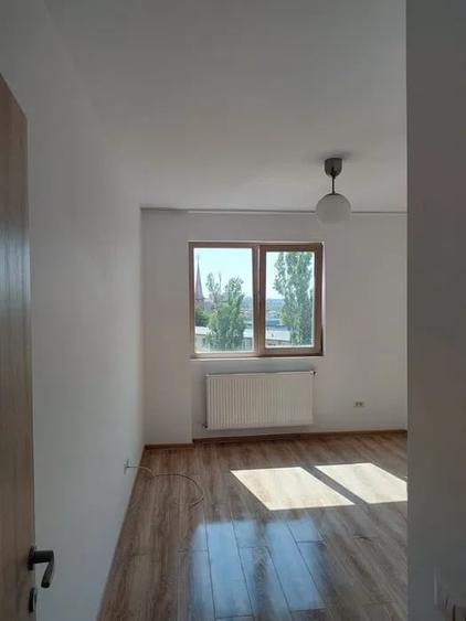 Apartament cu 2 camere semidecomandat în Fundeni