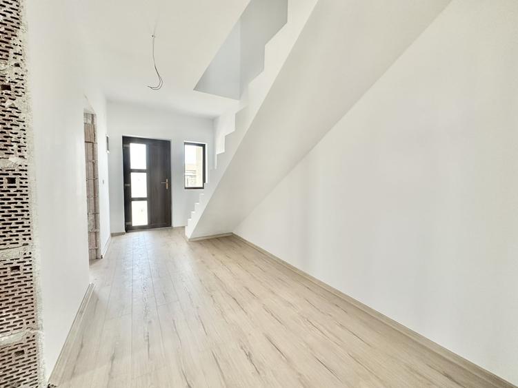 Duplex cu 4 camere cu Canalizare în Moșnița Veche