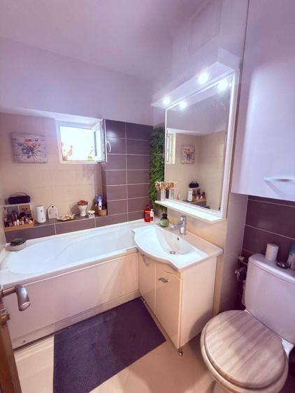 Apartament cu 3 camere decomandat în Nicolina