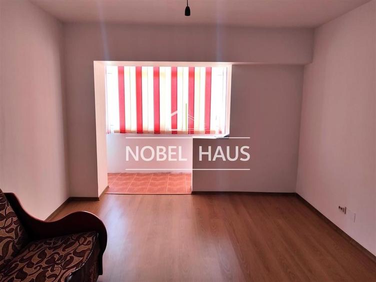 Apartament cu 3 camere decomandat în Sud