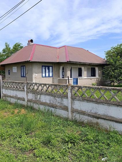 Casă cu 3 camere cu Teren 1800 Mp în Fulga