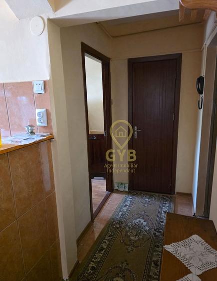 Apartament cu 4 camere decomandat, mobilat în Central