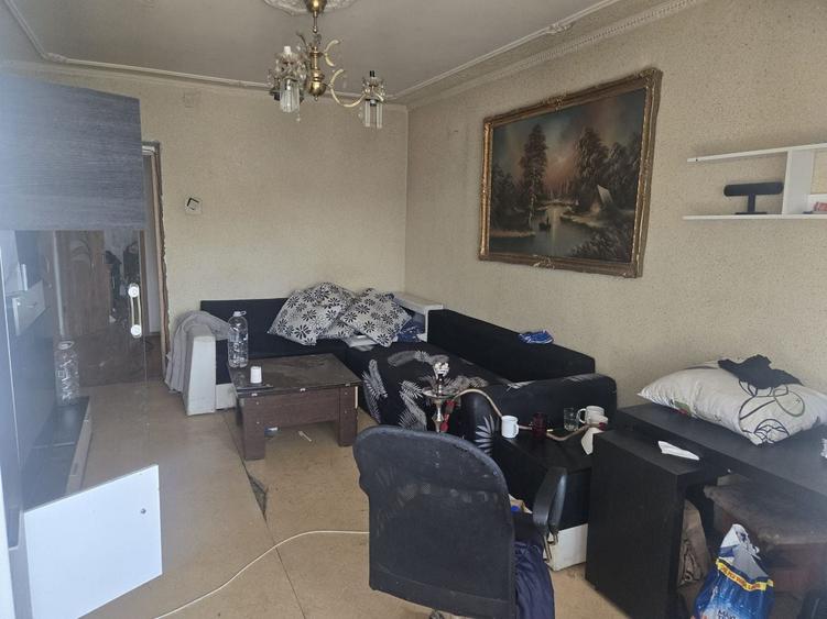 Apartament cu 3 camere decomandat în Titan