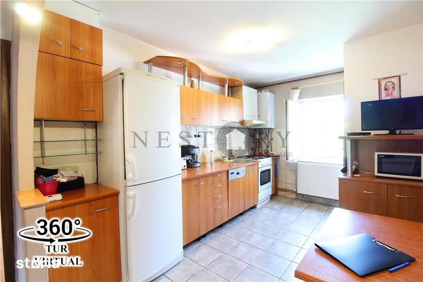 Apartament cu 3 camere decomandat în Zorilor