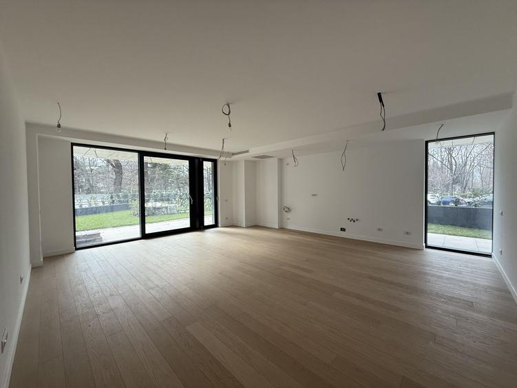 Apartament cu 3 camere decomandat în Arcul de Triumf