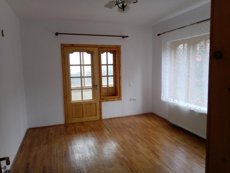 Casă individuală cu 6 camere cu Teren 446.73999023438 Mp în Bușteni