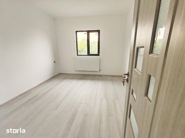 Casă cu 6 camere cu Teren 527 Mp în Lumina