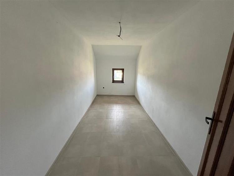Casă individuală cu 7 camere cu Garaj în Exterior Est