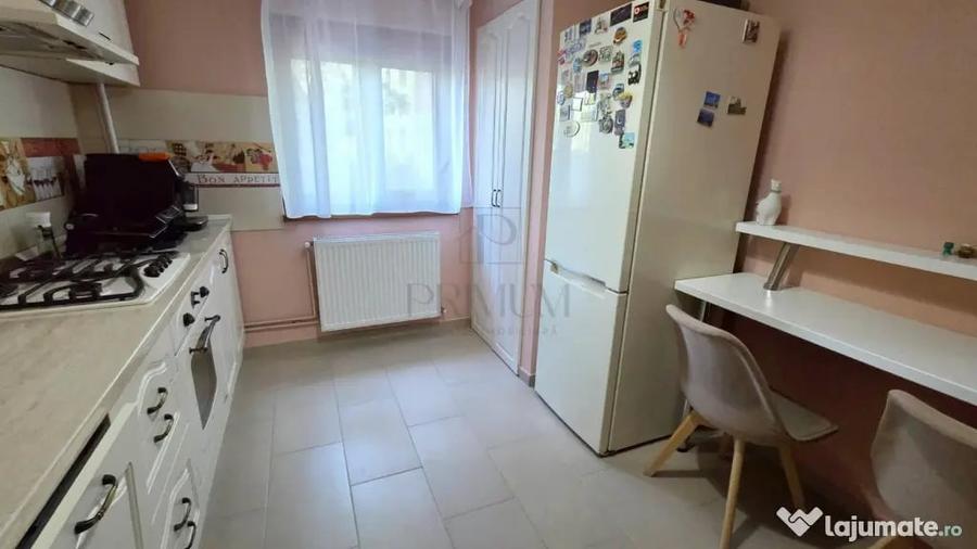 Apartament cu 3 camere decomandat în Torontalului