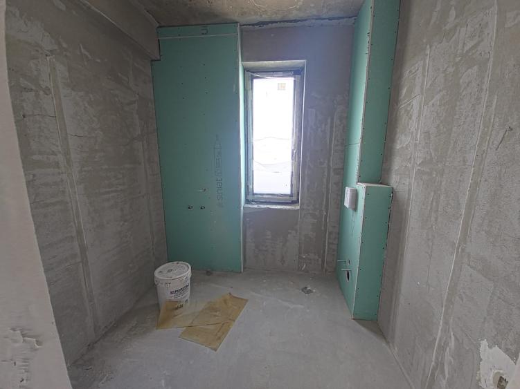 Apartament cu 2 camere decomandat în Tomis Plus