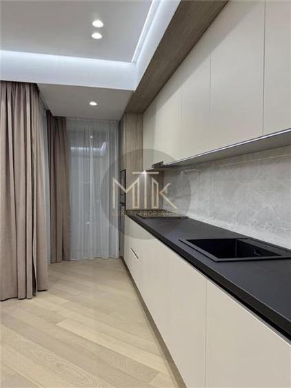 Apartament cu 3 camere decomandat, mobilat în Iancu Nicolae