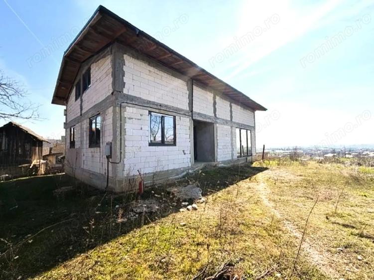 Casă cu Teren 1490 Mp în Proaspeți