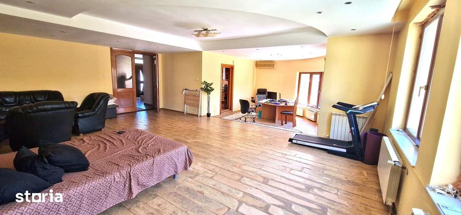Casă cu 5 camere cu Teren 405 Mp în Coiciu
