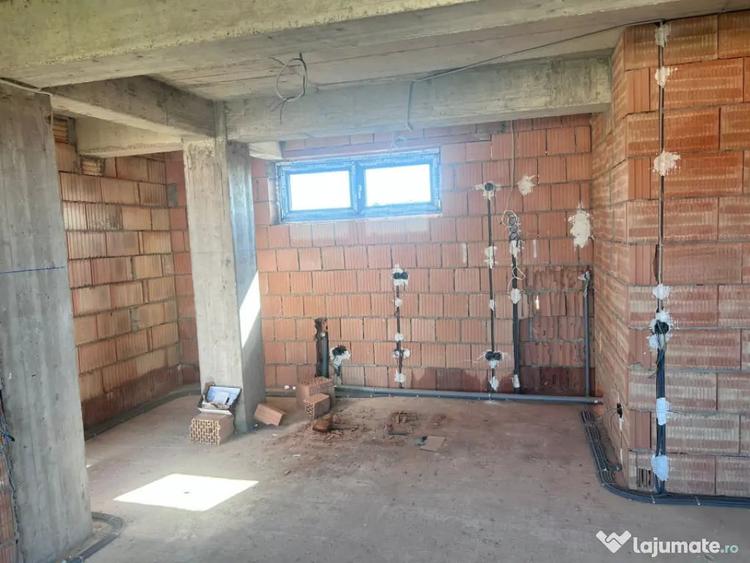 Apartament cu 2 camere semidecomandat în Independenței