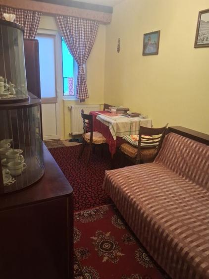 Apartament cu 3 camere semidecomandat în Albina