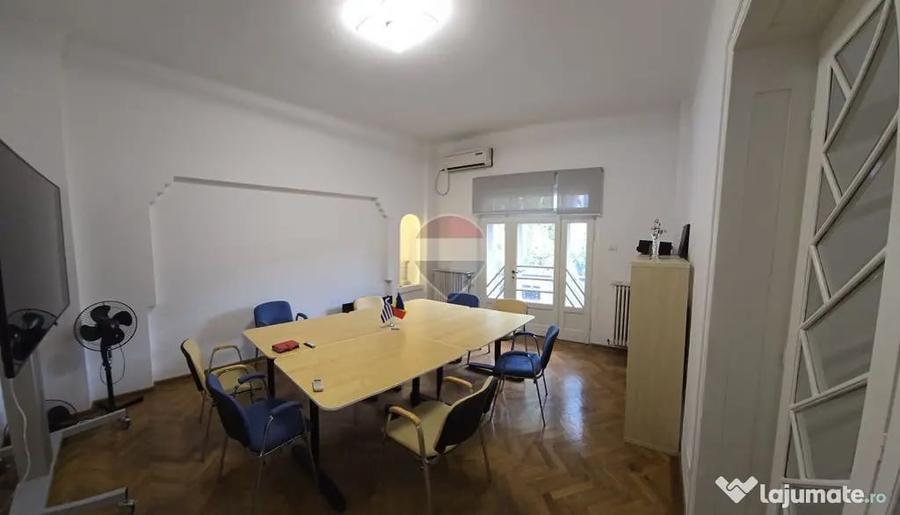Casă cu 8 camere cu Teren 350 Mp în Dacia