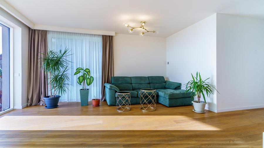 Apartament cu 3 camere decomandat, mobilat în Gruia