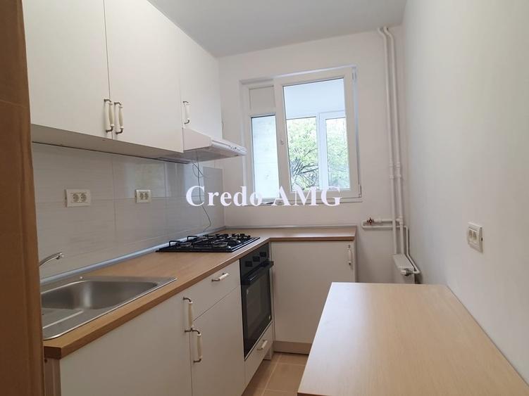 Apartament cu 2 camere semidecomandat, mobilat în Berceni