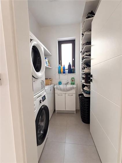 Duplex cu 4 camere cu Canalizare în Plopi