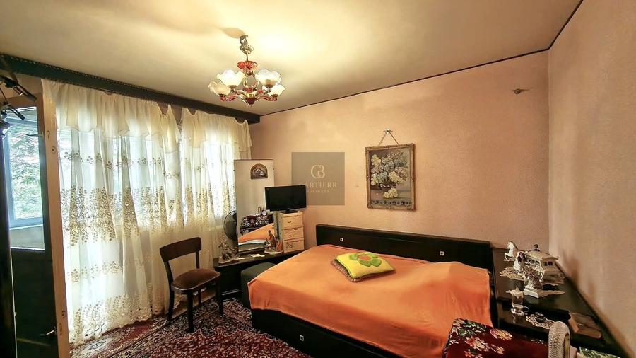 Apartament cu 3 camere decomandat în Alexandriei