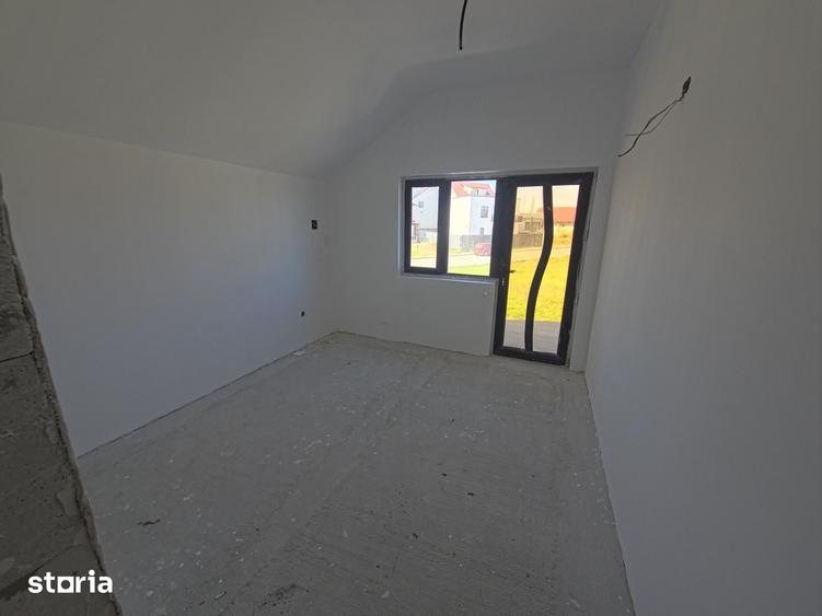 Casă cu 5 camere cu Teren 210 Mp în Valu lui Traian