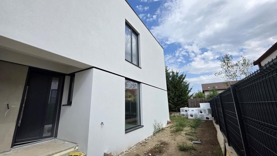 Duplex cu 4 camere cu Canalizare în Dumbrăvița
