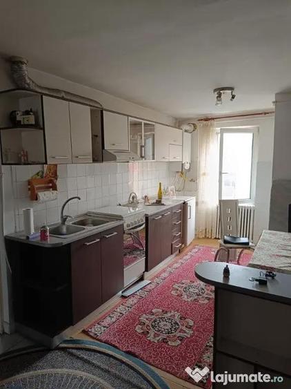 Apartament cu 4 camere decomandat în Sud