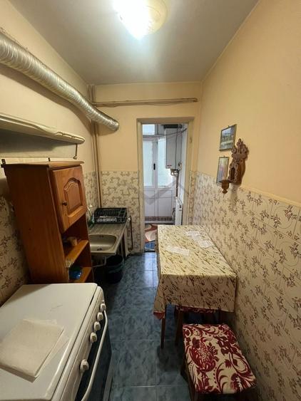 Apartament cu 2 camere semidecomandat în Podu Roș