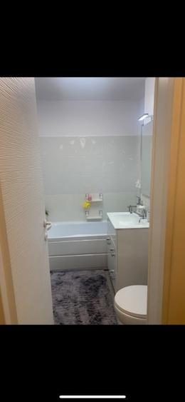 Apartament cu 3 camere decomandat, mobilat în Central