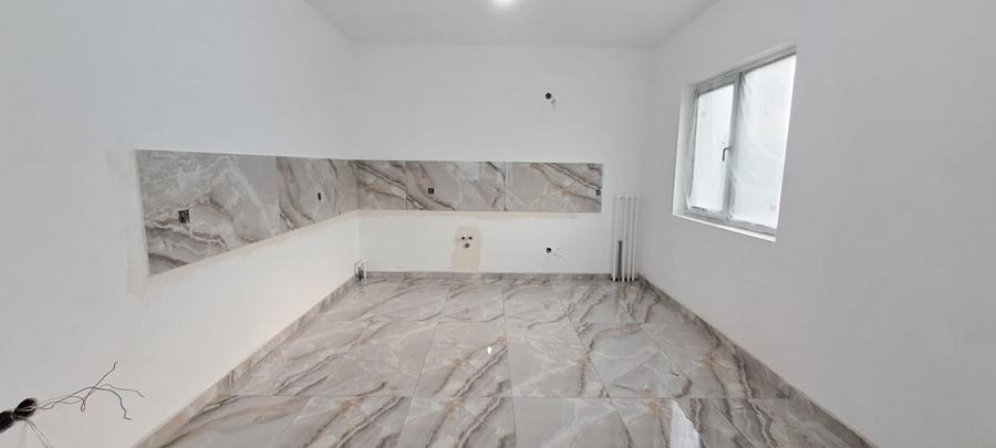 Casă individuală cu 4 camere cu Canalizare în Dragomirești-Deal