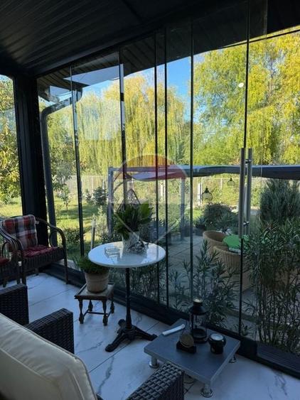 Casă individuală cu 4 camere cu Piscina în Central