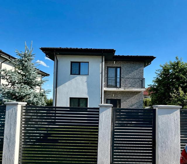 Casă individuală cu 4 camere cu Teren 400 Mp în Central