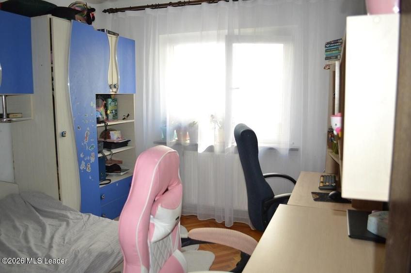 Apartament cu 3 camere decomandat, mobilat în Popa Șapcă