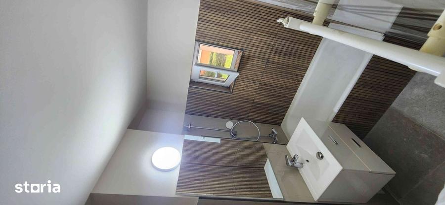 Apartament cu 2 camere decomandat în Tractorul