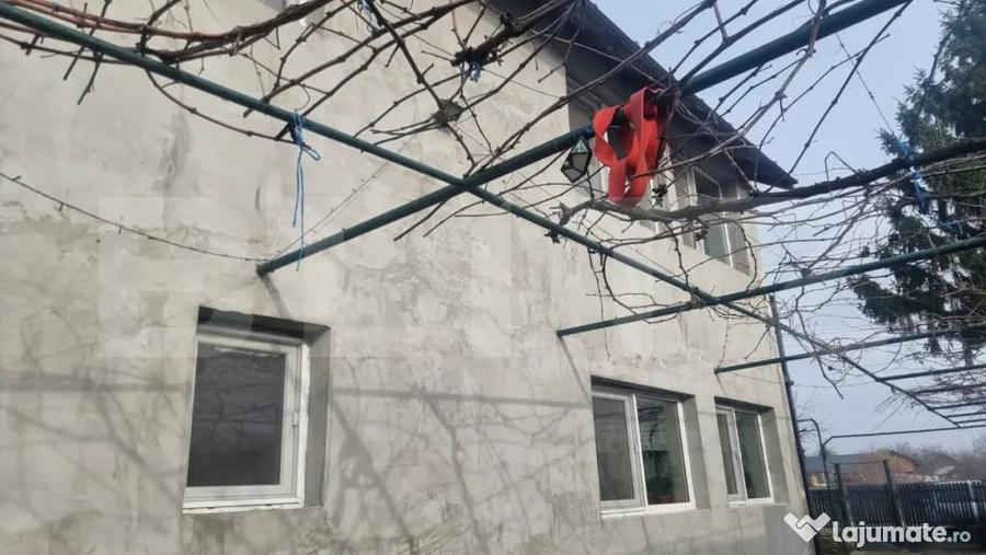 Casă cu 3 camere cu Teren 950 Mp în Mănești