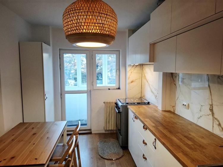 Apartament cu 3 camere decomandat în Titulescu