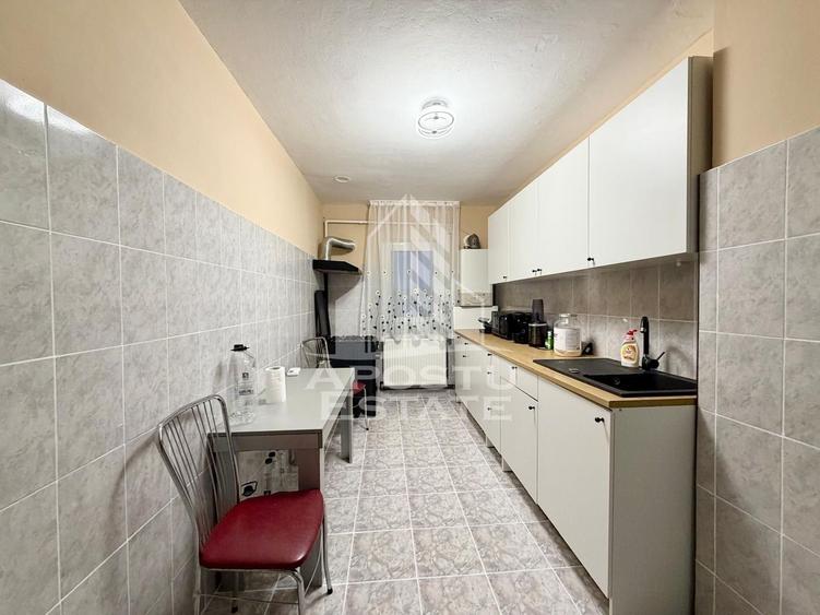 Apartament cu 3 camere decomandat, mobilat în Lipovei