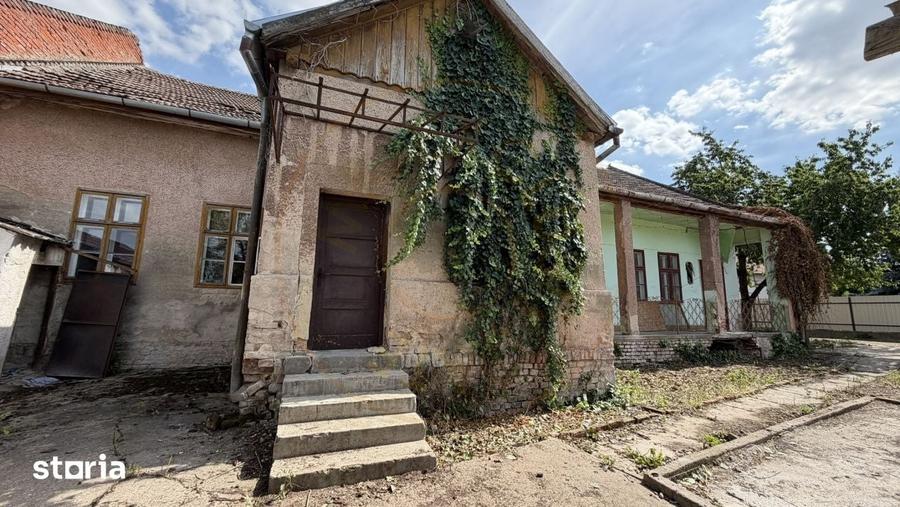 Casă cu 5 camere cu Teren 557 Mp în Central