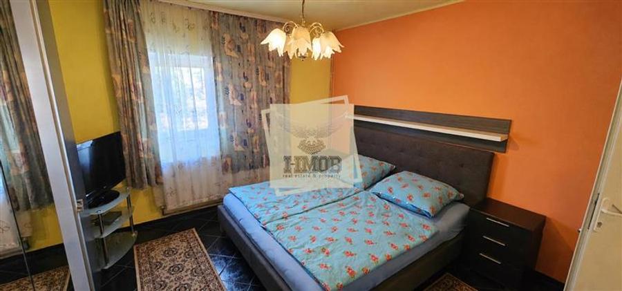 Casă individuală cu 6 camere cu Canalizare în Central