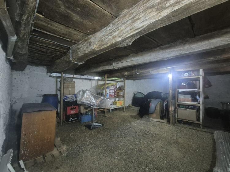 Casă individuală cu 3 camere cu Canalizare în Central