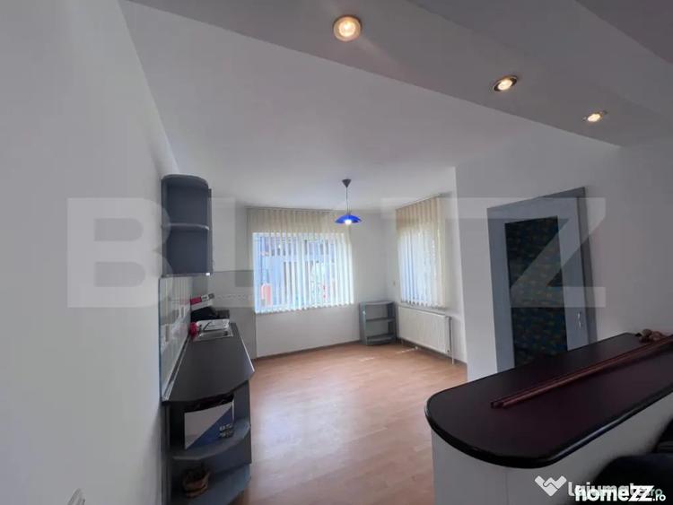 Casă cu 7 camere cu Teren 430 Mp în Gruia