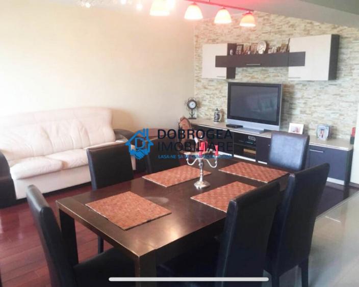 Apartament cu 3 camere decomandat în Păcii