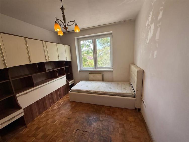 Apartament cu 4 camere decomandat în Hipodrom 2