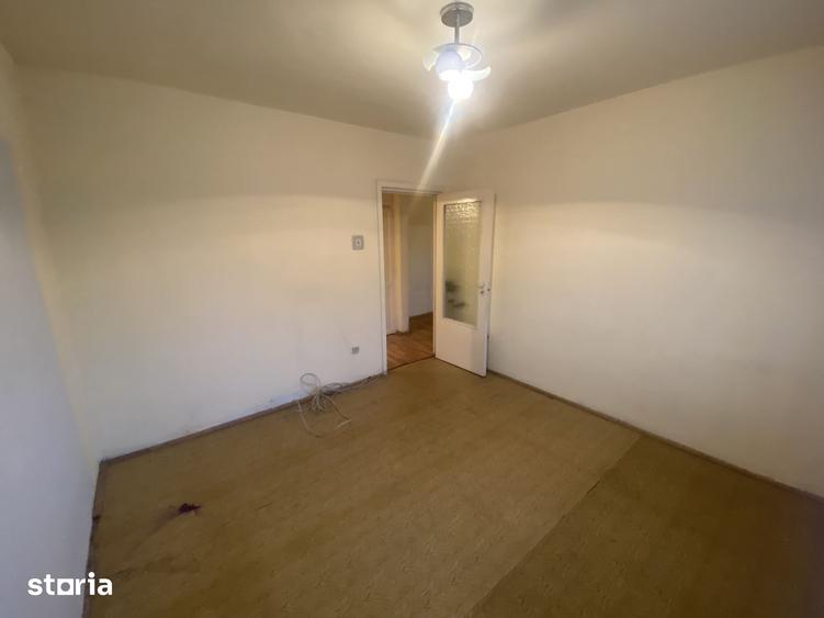 Apartament cu 3 camere decomandat în Rogerius