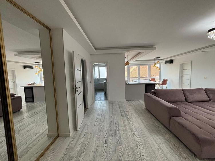 Apartament cu 3 camere decomandat în Ștefan cel Mare