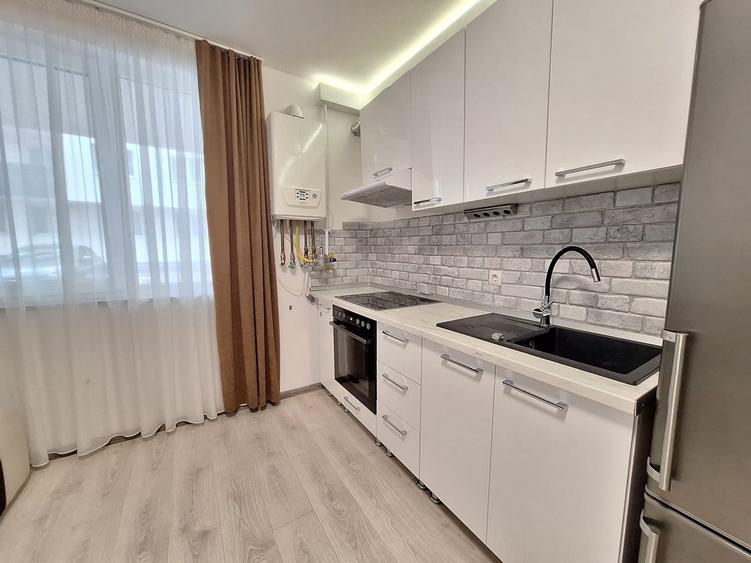 Apartament cu 3 camere semidecomandat în Florești