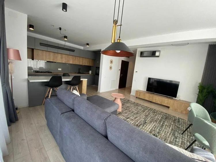 Apartament cu 3 camere decomandat, mobilat în Pipera