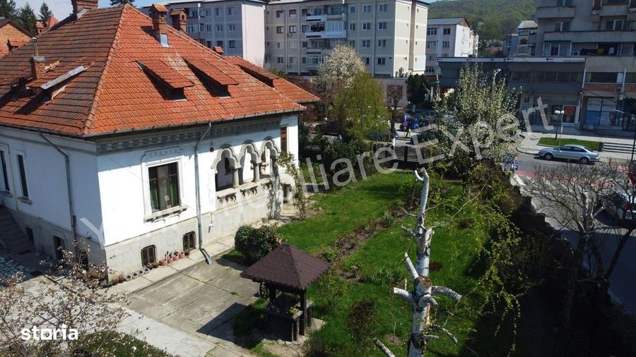 Casă cu 4 camere în Central