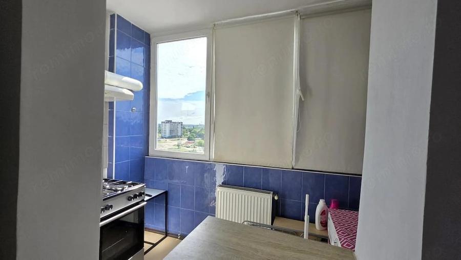 Apartament cu 3 camere semidecomandat în Circumvalațiunii