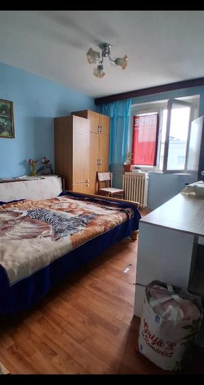 Apartament cu 3 camere decomandat în Dristor